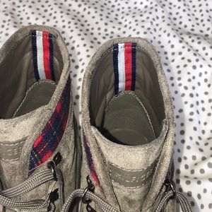 tommy hilfiger grey boots